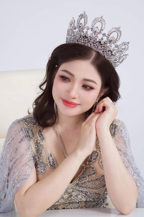 Á hậu Phạm Thị Phương.