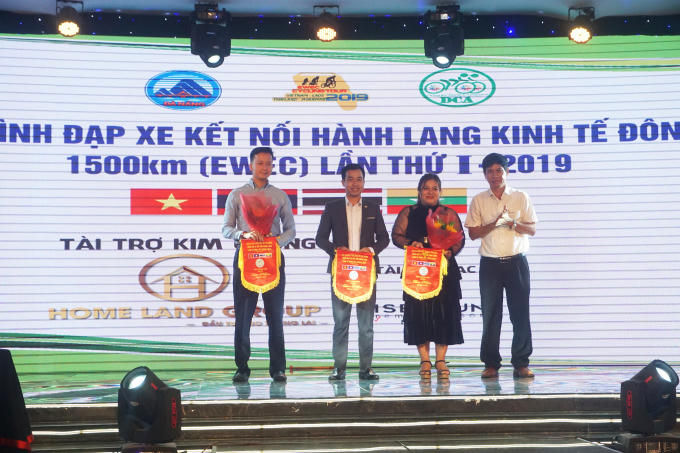 "Chương trình Đạp xe kết nối hành lang kinh tế Đông Tây" kết thúc thành công.