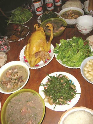 Mâm cơm không thể thiếu những món ăn truyền thống của người Nguồn.