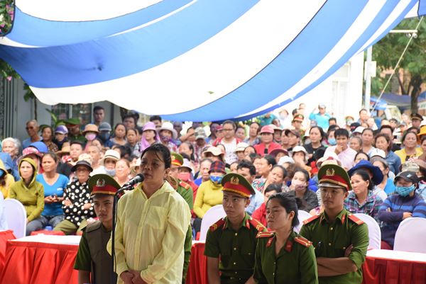 Bị báo Lê Thị Phương Oanh.