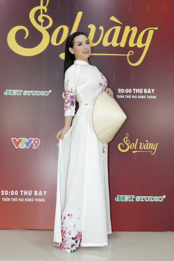 Phi Nhung lần đầu kể chuyện nhận nuôi 21 đứa con