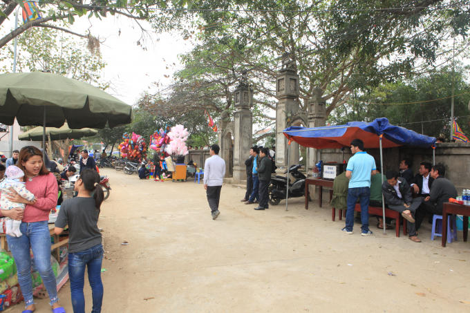 Người dân xã Tứ Xã đặc biệt coi trọng lễ hội Trò Trám.