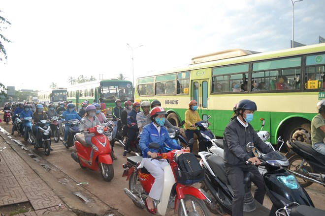 Quốc lộ 1 đoạn qua trạm thu phí kẹt cứng.