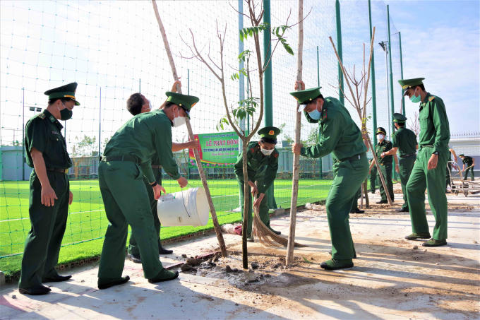 Cán bộ, chiến sĩ đoàn viên thanh niên Chi đoàn khối cơ quan Bộ Chỉ huy trồng cây xây dựng làm công trình chào mừng Đại hội đại biểu Đoàn Thanh niên cộng sản Hồ Chí Minh Bộ đội Biên phòng tỉnh Bà Rịa – Vũng Tàu lần thứ VII, nhiệm kỳ 2022-2027.