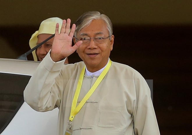 Tân Tổng thống Htin Kyaw rời Quốc hội ở Naypyidaw sau khi đắc cử ngày 15/3. (Ảnh: Internet)
