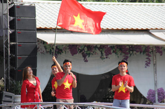 “Chảo lửa” thành Vinh rực đỏ, sẵn sàng tiếp lửa cho U23 Việt Nam tạo nên cơn địa chấn