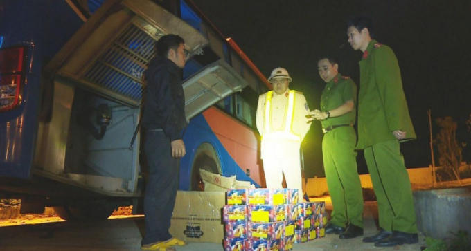 Hiện trường vụ bắt giữ 1,4 tạ pháo hoa.