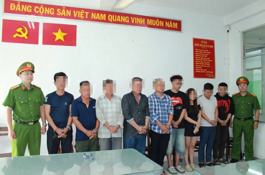 Nhóm người liên quan đến clip khiêng cỗ quan tài diễu phố bị bắt giữ.