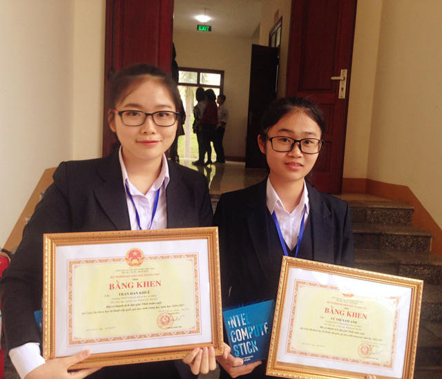 Hai nữ sinh chuyên Hóa ứng dụng kiến thức thực hiện ước mơ chế thuốc ung thư hiệu quả, giá rẻ cho người Việt.