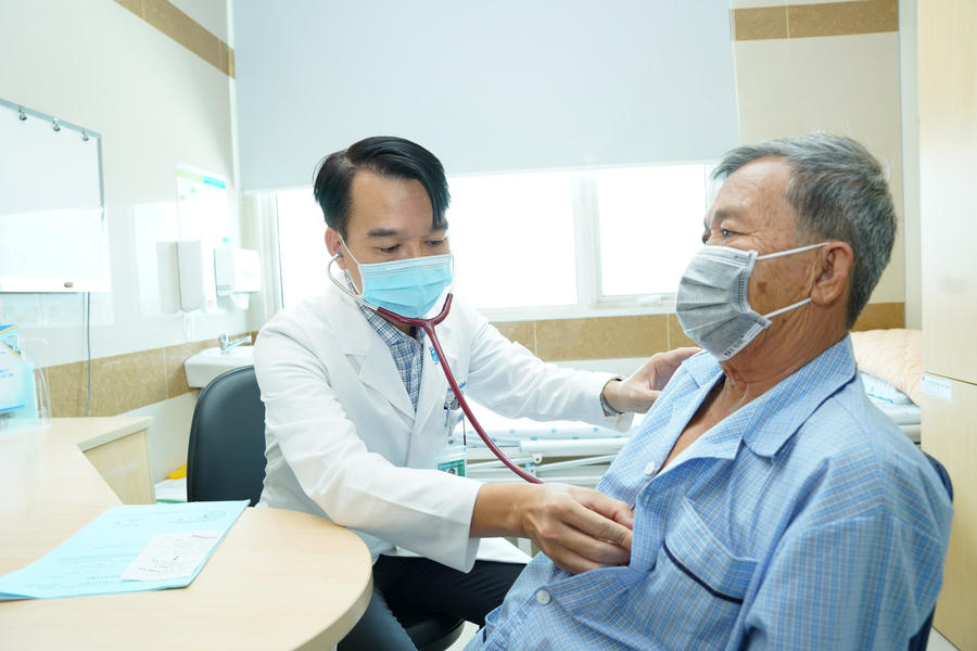 Người tham gia BHYT khi đến cơ sở khám chữa bệnh phải xuất trình căn cước công dân hoặc thẻ có ảnh.