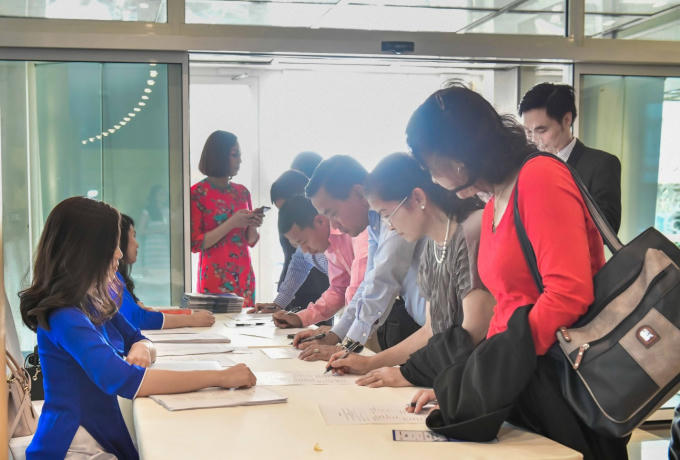 Ông Phạm Xuân Thăng, một kiều bào tại hội thảo chia sẻ: Đã nhiều năm không về quê hương, chúng tôi có rất ít ỏi những thông tin về tình hình thị trường BĐS phát triển ra sao, nhưng thông qua hội thảo chúng tôi đã không chỉ hiểu thêm về thị trường mà còn nắm được những phương pháp đầu tư BĐS hiệu quả. Đây cũng là cơ hội để cho chúng tôi có thể ngay tại Séc cũng có thể mua, đầu tư vào thị trường BĐS Việt Nam một cách an toàn.