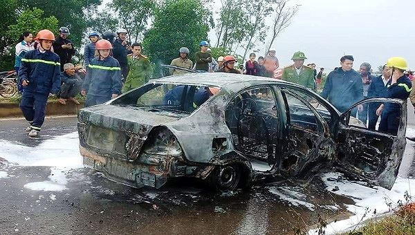 Chiếc xe bị ch&aacute;y rụi trơ khung