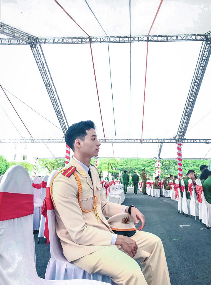 hot boy canh sat (13)