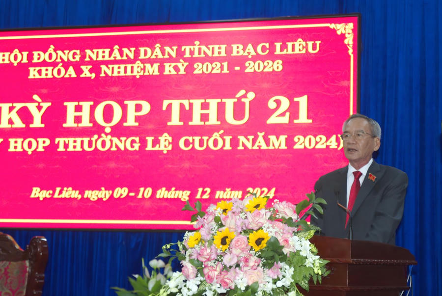 Ông Lữ Văn Hùng - Ủy viên BCH TW Đảng, Bí thư Tỉnh ủy, Chủ tịch HĐND tỉnh Bạc Liêu, phát biểu khai mạc Kỳ họp.