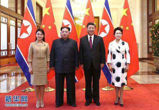 Phu nhân ông Kim Jong-un cũng tháp tùng chồng trong chuyến thăm (Ảnh: Xinhua)