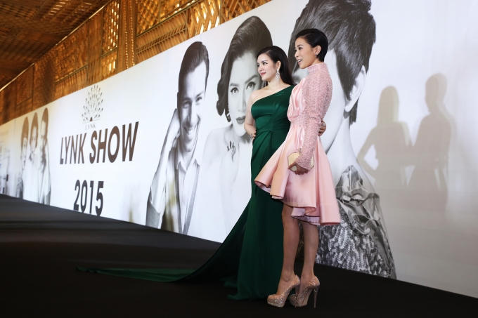 Lý Nhã Kỳ tạo dáng thân mật với ngôi sao điện ảnh Hong Kong - Xa Thi Mạn