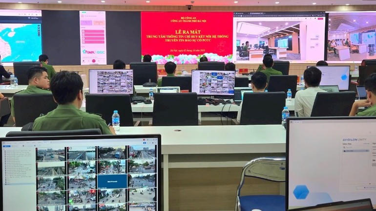 Công an TP Hà Nội ra mắt Trung tâm Thông tin chỉ huy kết nối với hệ thống truyền tin, báo sự cố phòng cháy, chữa cháy. (Ảnh: Công an TP Hà Nội)