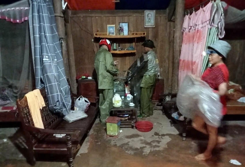 70 hộ dân được di dời đến nơi an toàn ngay trong đêm 23/7.