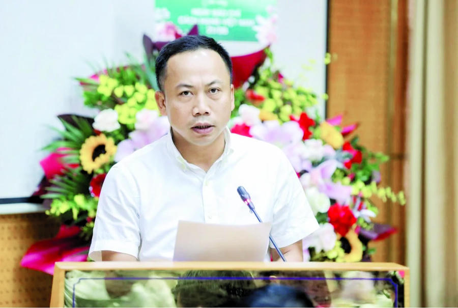 Nhà báo Đức Sơn.