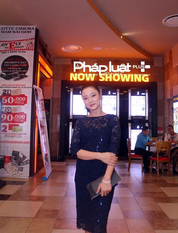 Diễn vi&ecirc;n Mỹ Duy&ecirc;n cũng đến ch&uacute;c mừng đo&agrave;n l&agrave;m phim ( Ảnh: Đặng Ngọc Hưng)