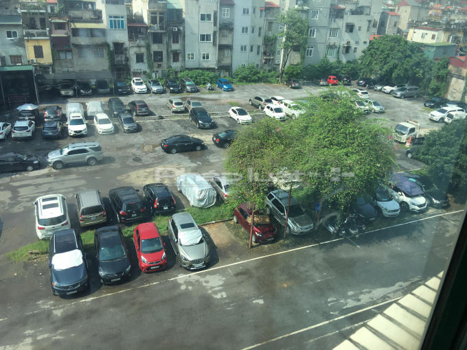 Bãi xe khủng mọc trên đất vàng 434 Trần Khát Chân (Hai Bà Trưng, Hà Nội).