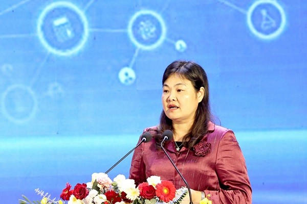 Bà Hà Lan Anh, Phó Chủ tịch UBND tỉnh Ninh Bình phát biểu tại buổi lễ.