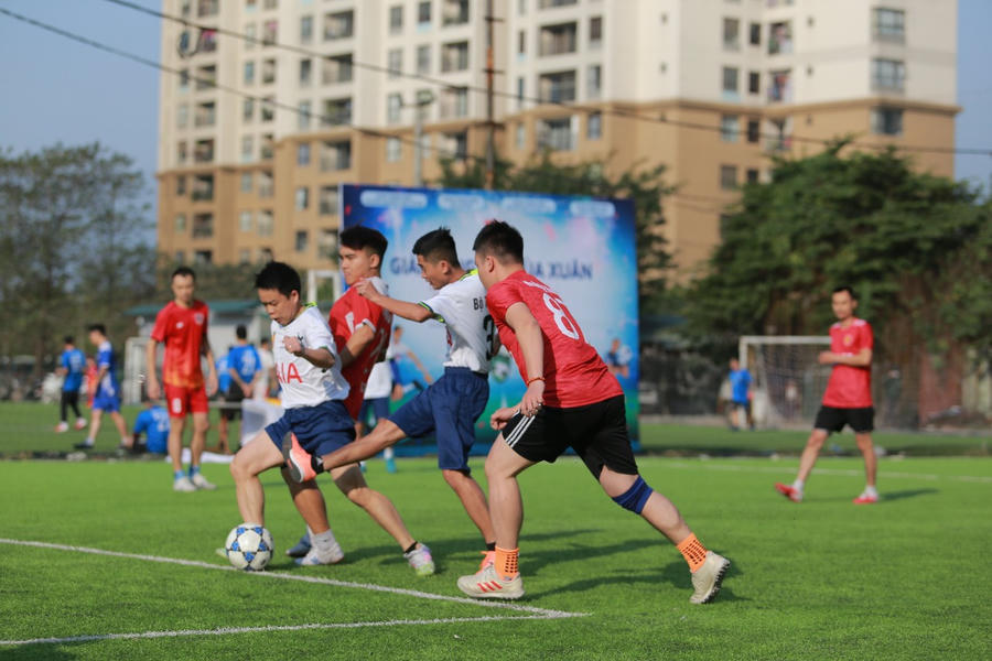 Hai đội chơi cống hiến và quyết tâm.