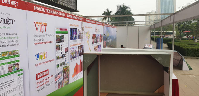 Các gian trưng bày giới thiệu các sản phẩm báo chí của báo Nông thôn ngày nay.