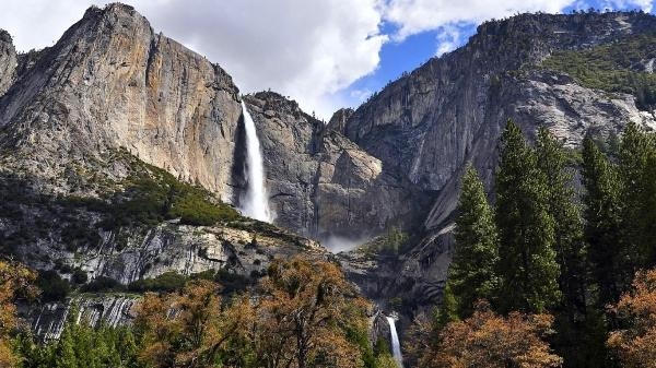 Vẻ đẹp hùng vĩ của thác Yosemite như một kiệt tác của tạo hóa. Ảnh: internet.