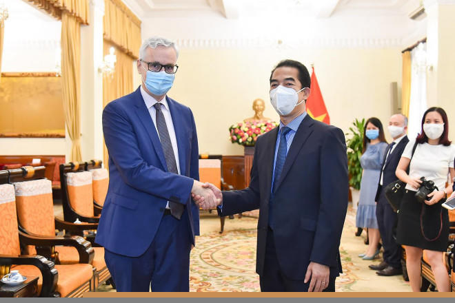 Thứ trưởng Bộ Ngoại giao Tô Anh Dũng và Đại sứ Đức tại Việt Nam Guido Hildner - Ảnh: Bộ Ngoại giao
