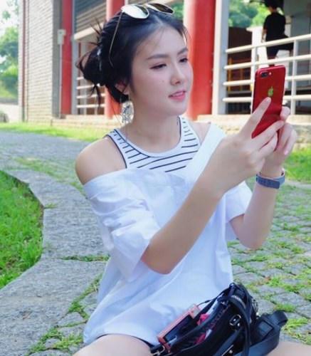Maypim thích làm mẫu ảnh và đi du lịch cùng bạn bè.
