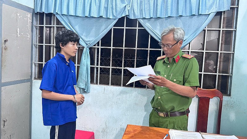 Huỳnh Tấn Tài tại cơ quan Công an.