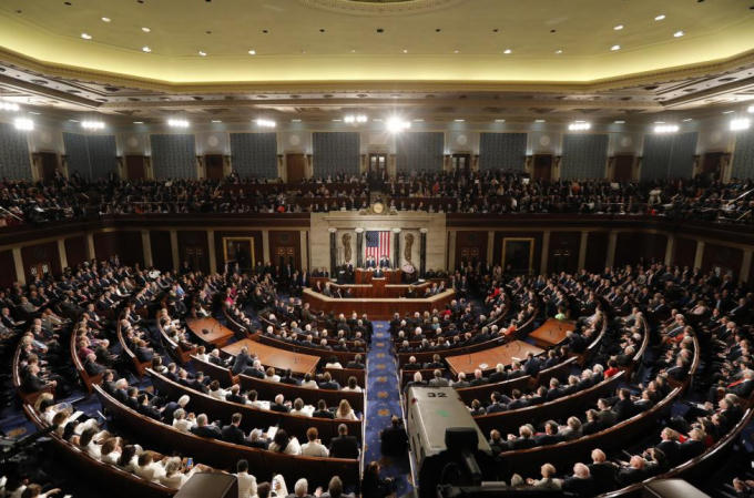 Tổng thống Trump lên án tình trạng đập phá tại một nghĩa trang Do Thái và tình trạng bạo lực sắc tộc diễn ra tại bang Kansas khiến một người Ấn Độ thiệt mạng.