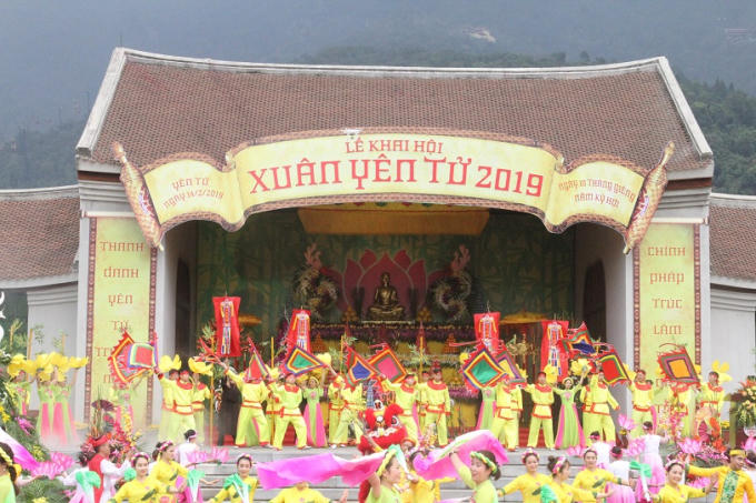 Một trong các chương trình vắn hóa văn nghệ tại Lễ khai hội.