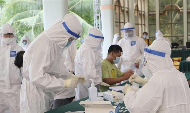 Cách nào ngăn chặn hiệu quả tình trạng nhân viên y tế nghỉ, thôi việc?