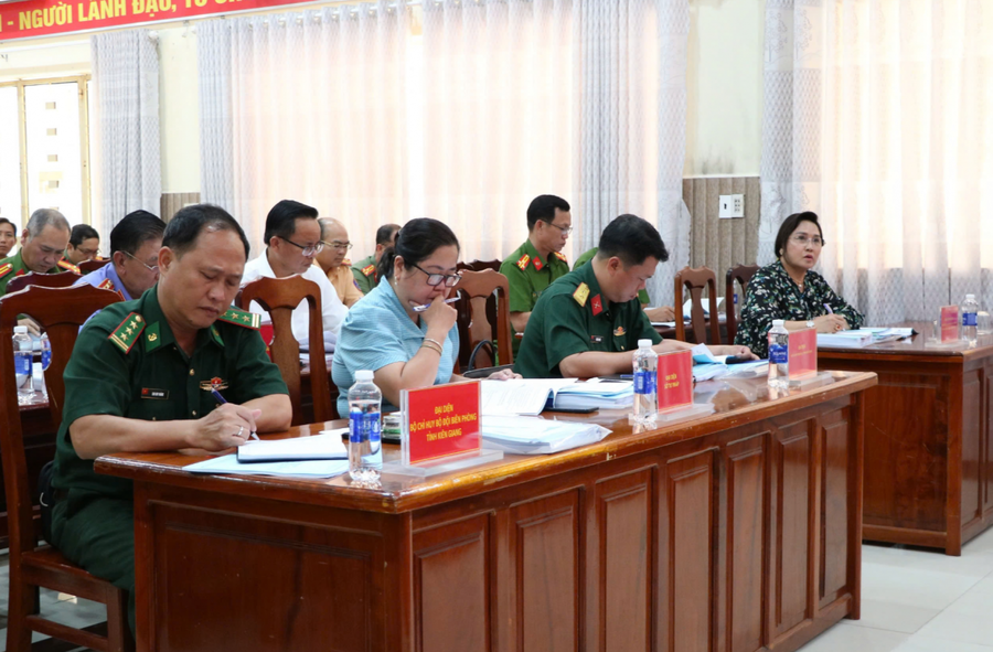 Các đại biểu tham dự hội nghị toạ đàm