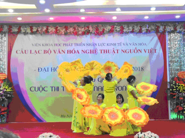 Tiết mục văn nghệ chi hội Hà Thành.