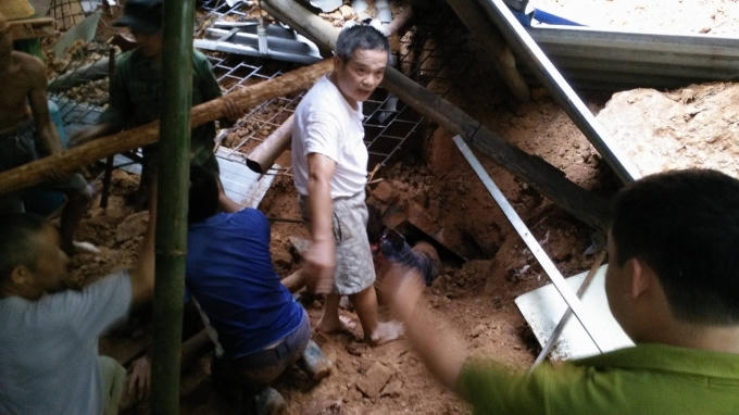 Ngay sau khi sự việc xảy ra ãnh đạo huyện Chợ Đồn, thị trấn Bằng Lũng, lực lượng công an huyện và bà con nhân dân trong thôn đã kịp thời có mặt đưa 2 vợ chồng ông Công đi cấp cứu.