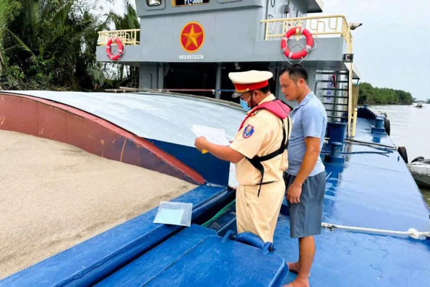 Với phương châm “không có vùng cấm, không có ngoại lệ”, Phòng CSGT Đồng Nai triển khai lực lượng thường xuyên trên những tuyến sông trên địa bàn.