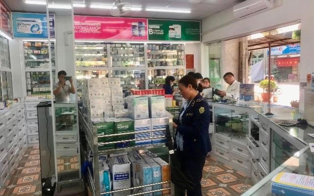 Một nhà thuốc tiếp tục bị phạt vì bán thuốc kê đơn nhưng không có đơn thuốc