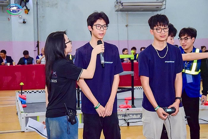 Đội thi đã thể hiện khả năng giao tiếp hiệu quả, tính chuyên nghiệp.