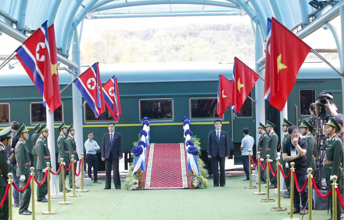 Tất cả đ&atilde; v&agrave;o vị tr&iacute;, sẵn s&agrave;ng cho Lễ tiễn Chủ tịch Triều Ti&ecirc;n Kim Jong-un về nước, kết th&uacute;c chuyến tham dự Hội nghị thượng đỉnh Mỹ-Triều Ti&ecirc;n lần thứ hai v&agrave; thăm hữu nghị ch&iacute;nh thức Việt Nam.