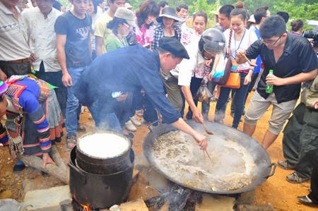 Thắng cố được biết đến, như một món ăn, đặc sản dễ tìm ở các tỉnh vùng núi phía Tây Bắc. (nguồn: inetrnet)