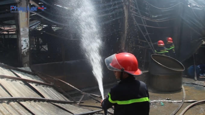 Cháy chợ giữa trưa, nhiều tài sản bị thiêu trụi