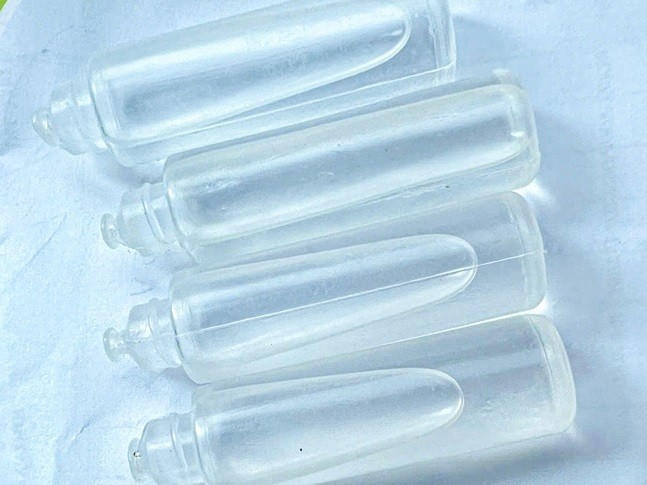 Ống thuốc chuột mà trẻ uống nhầm. (Ảnh: Gia đình bệnh nhân cung cấp)