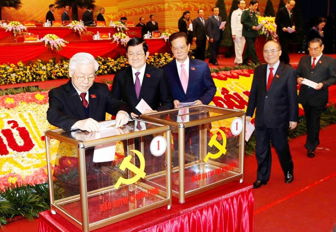 Tổng Bí thư, Chủ tịch nước, Thủ tướng Chính phủ và Chủ tịch Quốc hội là những đại biểu đầu tiên bỏ phiếu bầu Ban chấp hành Trung ương khoá mới.