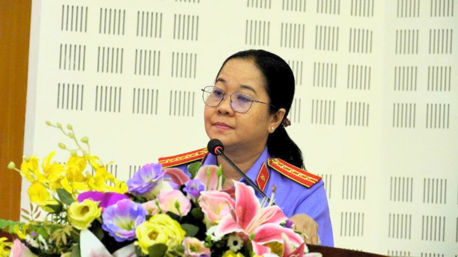 Bà Nguyễn Thị Thùy Trang - Phó Bí thư Đảng ủy, Phó Viện trưởng VKSND tỉnh An Giang phát biểu tại Đại hội