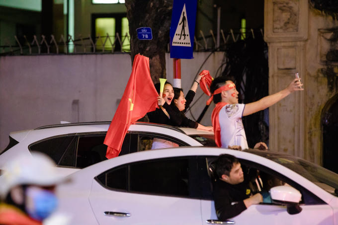 Niềm vui sướng, hân hoan chắc chắn sẽ còn vang vong mãi trong trái tim người dân đất Việt.