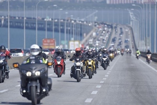 Một đoàn Caravan tham gia giao thông tại Việt Nam. (Ảnh: dangcongsan.vn)