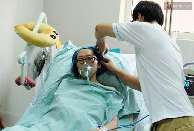 Suốt những ngày qua dù được chăm sóc nhưng do bệnh nặng chị Trâm đã không qua khỏi. (Ảnh kenh14.vn)